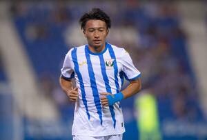 CDレガネス公式が「サッカー日本代表・柴崎岳を探せクイズ」出題！ 多くの人が写り込むも「すぐ見つけたわ」「楽勝」と日本人ファンには難易度低め⁉の画像