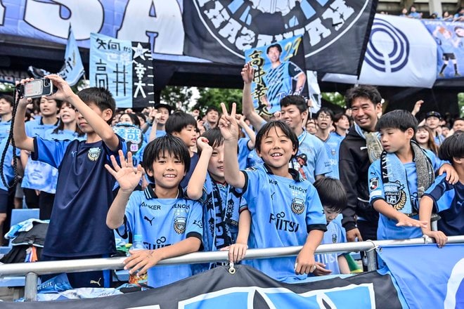 【サポーターアルバム】完封勝利後に笑顔＆万歳見せた「川崎フロンターレの試合後のサポーター写真83枚」！ ホーム連勝を熱狂的サポート「川崎フロンターレーセレッソ大阪」の画像041