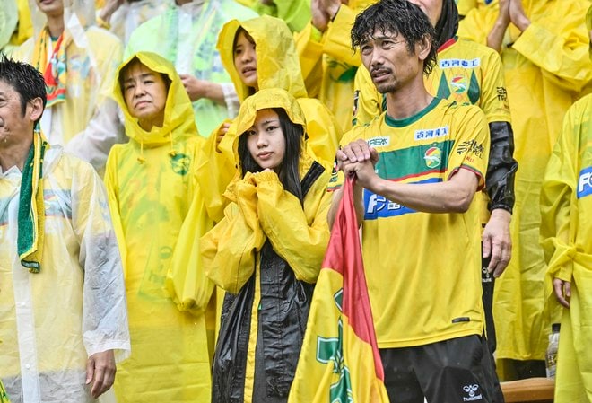 【千葉サポーターアルバム】雨の中で首位堅持のチームを後押しした「ジェフユナイテッド千葉のサポーター写真99枚」！ ゴール裏の熱狂ショット「ジェフユナイテッド千葉ーベガルタ仙台」の画像067
