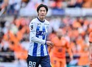 大住良之の「この世界のコーナーエリアから」第149回【無料なのにVIP待遇「サッカー記者席」の大問題】(2) W杯で「観客席6人分」を独り占め、イタリア大会で目立つ「メインスタンド」の空席の画像