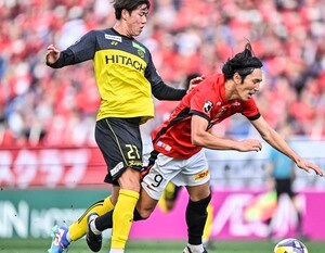 【開幕4戦未勝利で19位。今、浦和レッズは何をすべきか(1)】「走り回ってプレスがハマらないと疲れが溜まって誰も輝けない」と原口も苦悩。スコルジャ監督は守備をどう再構築するのか？の画像