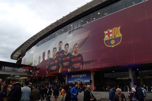 【クーマン・バルサに未来はあるか?】シャビとイニエスタを抜てきし、モウリーニョを右腕に据えたファン・ハール【バルセロナにおけるオランダ人監督の功罪】(1)の画像