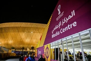 【W杯裏話】スタジアムグルメ(1)カタールの王道メニューは「ビリヤニ」！ 見た目は質素も、“隠しチキン”で一気に“味変”…オススメは決勝戦スタジアムの画像