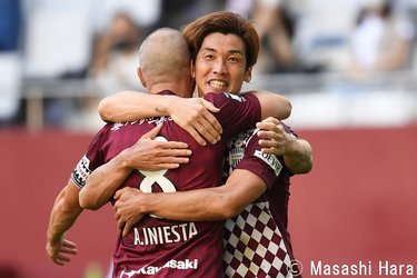 画像・写真：【J1分析】神戸イニエスタ「今日は最高の試合だった」ボージャン、大迫勇也、武藤嘉紀と5発弾【ヴィッセル神戸対浦和レッズ】神戸の4‐4‐2と 大迫勇也(1) | Jリーグ・国内 | ニュース | サッカー批評Web