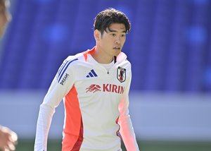 「おしゃれヒールから鈴木唯人～！」「ショットも力強い！」ステップアップ期待の日本代表23歳MFの豪快ニアぶち抜き弾に称賛！「５大リーグで見てみたいな」の声の画像