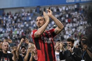 ｢待ってろ｣!! FWズラタン・イブラヒモビッチが復帰に向け「豪快トレーニング姿」を披露！ サポーターへの力強いメッセージと画像に｢72万超いいね｣の大反響の画像