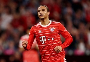 「ロッベンがいる…」バイエルン・ミュンヘンFWによる「左足スーパーミドル」が炸裂! 日本代表MF堂安律も出場の試合で決まったゴラッソの画像