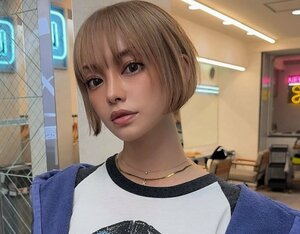 ｢バチクソカワイイ｣噂の美人すぎるW杯サポーター、お姫様コーデで印象激変！｢シンデレラ？｣｢きゃりーぱみゅぱみゅだって思ったよ笑｣の画像