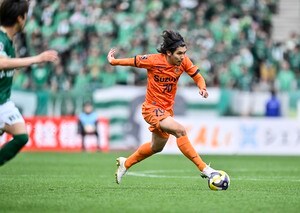 「自分でもビックリしました」清水のJ1復帰戦で決勝点を導いた高木践が、自ら驚くアシスト！「攻撃は1、2回チャンスが来ればいいな」の想定で、抜群の抜け出しから北川航也の得点生むの画像