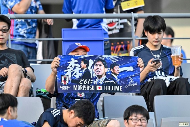 【サポーターアルバム】サッカー日本代表の中国戦完封勝利を支えたサポーター写真63枚！ 韓国・龍仁に駆け付けた現地観客席ショット「日本代表ー中国代表」の画像042