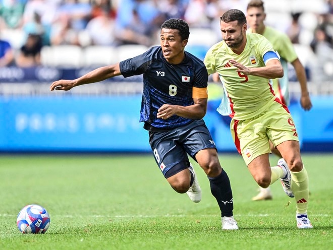 「見た瞬間にもらい泣きしてしまった」U23サッカー日本代表2選手のパリ五輪敗退後の「涙の姿」がファンの心を掴んで話題に……「切なかった」「胸に込み上げる」の声の画像