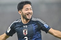 菅原由勢が“ヒゲ剃りエピソード”を告白！｢パパのヒゲ嫌い｣インタビュー映像に反響！ 流暢な英語トークに｢めちゃカッコ良い｣｢英語うますぎだろ｣