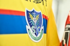 「青の縦のライン好きだな」J2栃木の新ユニフォームに絶賛相次ぐ！「セカンドユニえらくかっこいい」「動画も滅茶苦茶良いし」などの声が広がるの画像