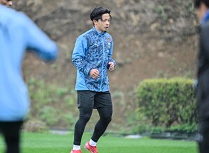 【川崎・伊藤達哉が神戸戦前に語った酒井高徳とサッカーのこと (1)】「プロで一番最初に出会った先輩が高徳君でよかった」と振り返る、ドイツでの日々。伊藤の自宅で一緒に過ごした時間もの画像