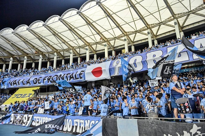 【サポーターアルバム】水曜開催の横浜FC戦に2万人が駆け付けた川崎フロンターレのサポーター写真47枚！ 勝利後の笑顔ショット「川崎フロンターレー横浜FC」の画像028