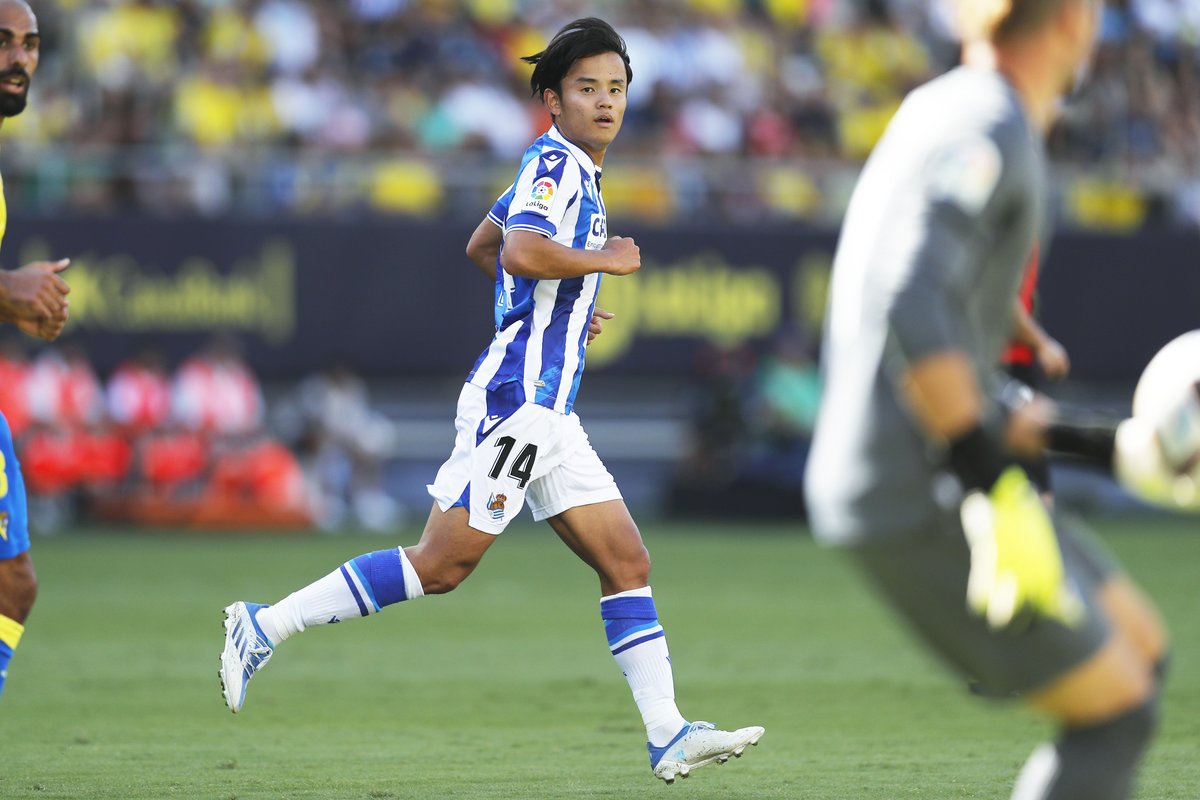 レアルソシエダ　ぬいぐるみ　サッカー　久保建英 レアル・ソシエダ 公式グッズ 象のぬいぐるみ 久保建英 - メルカリ