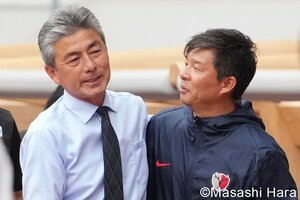 勝負を分けた｢ハーフタイムの修正｣と｢ビルドアップの切り替え｣、優勝を狙う8チームで称賛に値する｢3人の指揮官｣【川崎vs鹿島｢鬼木達ダービー｣が示したJ1リーグの｢今季と未来｣】(2)の画像