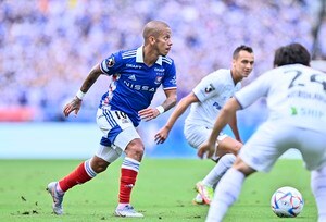 10月10日はマルコス・ジュニオールの日と、横浜F・マリノスがベストシーン動画を投稿！ ドラゴンボールのコスプレ姿も収められた動画に、「日産がざわめいてた」「これから生まれる」など多くの反響！の画像