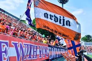 「飲み物だけで7．5ポンドじゃないのか？」日本のスタジアムグルメの価格設定に世界中から“安すぎる”と驚きの声！「この値段で買えるなんて、日本で何が起きている？」の指摘の画像