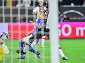 「うますぎて笑える」伊東純也がレアル所属のドイツ代表DFとの駆け引きに勝っての先制ゴールが大絶賛！ ニアを見事に取っての衝撃弾決めたの画像