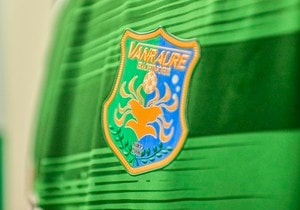 「風速10メートル越えは怖すぎる…」J3八戸ホームスタジアムの強風に驚愕広がる！「おっほー！」「ホームの洗礼でもあるのよw」などの声の画像