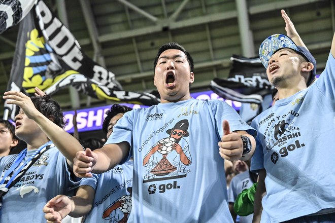 【サポーターアルバム】敵地で勝利を掴んだ川崎フロンターレのサポーター写真75枚！ 圧巻の応援で勝ち越し導く「サンフレッチェ広島ー川崎フロンターレ」の画像059