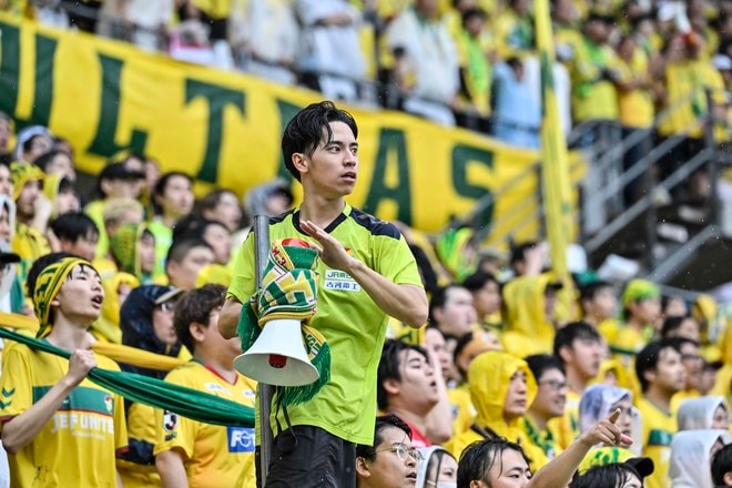 【千葉サポーターアルバム】雨の中で首位堅持のチームを後押しした「ジェフユナイテッド千葉のサポーター写真99枚」！ ゴール裏の熱狂ショット「ジェフユナイテッド千葉ーベガルタ仙台」の画像017
