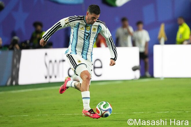 ｢神｣の初となる圧巻ハット！王者アルゼンチン代表のW杯初戦“メッシ劇場”を現地写真で振り返る！メッシが3ゴールで歓喜！【アルゼンチン代表vsアルジェリア代表】激闘PHOTOギャラリーの画像004