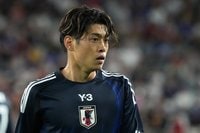 ｢めっちゃ冷静やん｣空間認知＆センス抜群！ フライブルク鈴木唯人が後半ATに絶妙ロングパスで移籍後初アシスト記録！ 右足ダイレクトに｢見てる以上に難しいやつ｣