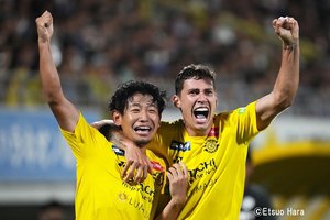 マテウス・サヴィオ「Jリーグ100試合出場セレモニー」を自軍・柏レイソルの勝利で飾る！【柏レイソルvs横浜F・マリノス 】原悦生PHOTOギャラリー「サッカー遠近」の画像