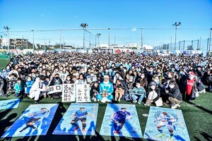 サッカー日本代表DF谷口彰悟のカタールリーグ移籍後初戦「前日トレーニング」に参加！ クラブが公開した動画で“サムアップだけ”を披露し、“隠し玉”として今日の試合に挑む！の画像
