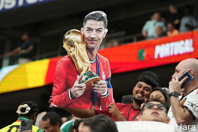 CR7躍動！集合写真での“つま先立ち”からついに出たゴールパフォ！計画通りのフリーキック？ 現地カメラマンが見た“ロナウド意地”とポルトガル代表の団結力！【ポルトガル代表vsウズベキスタン代表】激闘PHOTOギャラリーの画像001