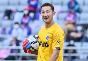 【動画】「そのまま寝返ってくれ」FC東京の「まさかの柏レイソル対策」に爆笑相次ぐ！練習場でGK波多野豪が敢行した「衝撃の“日立台”再現」の画像