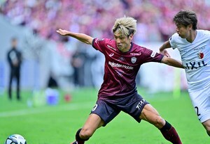 「大迫めっちゃ笑顔」ヴィッセル神戸FW大迫勇也が見せた「鹿島アントラーズ戦勝利への喜びぶり」にファン注目！「入場の時のサコかっこよすぎる」の声もあがるの画像