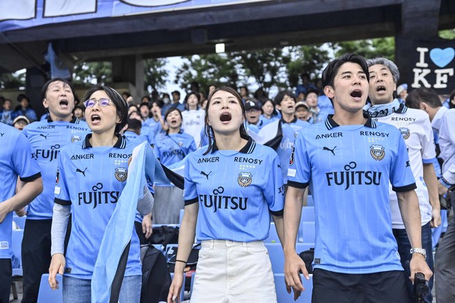 【サポーターアルバム】平日のナイトゲームに2万302人が来場！ 熱すぎる川崎フロンターレのサポーターの試合前の写真71枚！「川崎フロンターレー浦和レッズ」の画像059