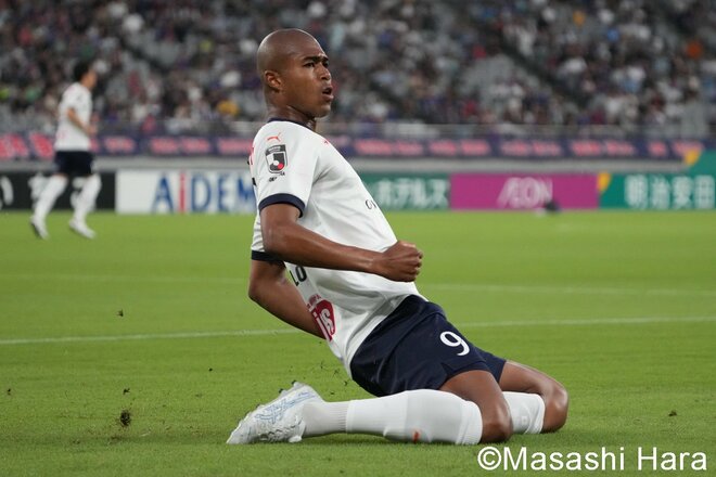 守護神のラストマッチ、｢ゴール裏のサポーター目がけて蹴れば入ると思った｣横浜FC櫻川ソロモンに先制点を許した元日本代表38歳が劇的な逆転弾【FC東京VS横浜FC】激闘PHOTOギャラリーの画像004