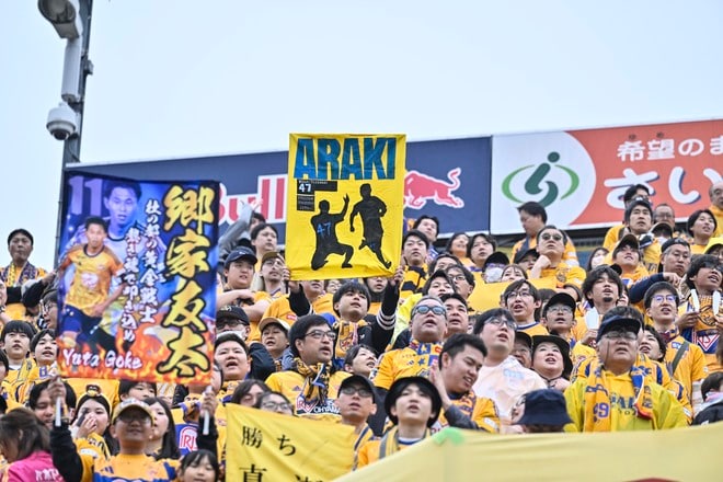 【サポーターアルバム】敵地で完敗も、試合後に大きな声で鼓舞したベガルタ仙台のサポーター写真63枚！ 人数＆声量で圧巻！！「ＲＢ大宮アルディージャーベガルタ仙台」の画像025