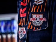 「すげーマジで来たんだ」J2大宮の試合に「世界的名将」登場でファン興奮！「クロップがNACKに来るなんて」「このスタンドを見渡しながらの拍手を、日本で見れるとは」などの声の画像