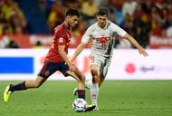 ｢かっこいい｣!! マンチェスター・シティのジョゼップ・グアルディオラ監督が｢葉巻を吸いながら大熱唱｣! ｢ビヨンセよりも上手い｣などと話題のレア映像【動画】の画像