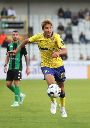 原大智、シント=トロイデン移籍後｢初ゴール｣!!鈴木優磨の強烈シュートのこぼれ球を押し込む！｢初スタメン｣で決めた待ちに待った初ゴールとは?【動画】の画像