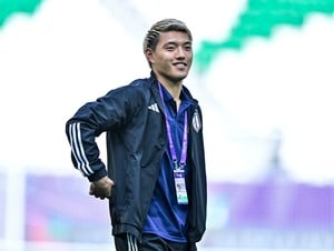 「パス出してからそう動くんだ」堂安律のブンデス6ゴール目を決めた「連続の秀逸すぎる動き直し」が大絶賛！「まじで上手い、この動き直し最高」「動きがエグい」の声の画像