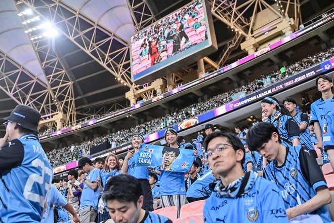 【サポーターアルバム】サウジアラビア・ジェッダ開催のACLE決勝に川崎サポーター700人が集結！ 現地で声援を送ったサポーター写真78枚「アル・アハリー川崎フロンターレ(1)」の画像031