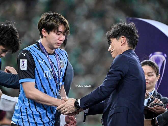 【川崎フロンターレアルバム】ACLE決勝で無念の負傷交代した三浦颯太の写真31枚！ 出場を続けた気迫の左SBのピッチ内外の姿「アル・アハリー川崎フロンターレ」の画像022