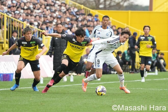 黄色に染まった日立台！久保藤次郎が戦列復帰！日本代表FWの驚異の強さ！惜しくも逆転優勝を逃した指揮官が語った｢タイトルを獲る近道｣【柏レイソルvsFC町田ゼルビア】激闘PHOTOギャラリーの画像005