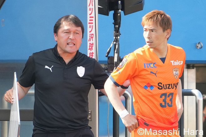 【J2「我慢」】首位・清水エスパルス、横浜FCとの「矛盾対決」で黒星 MF乾貴士復帰も横浜のロングボール＆圧力戦略に屈する【戸塚啓のJ2のミカタ】(1)の画像