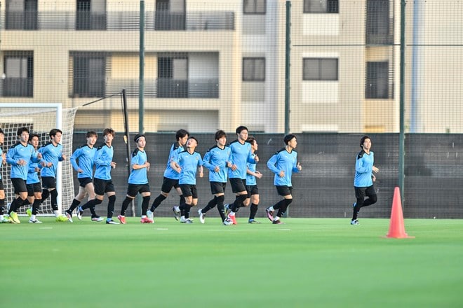 【川崎フロンターレアルバム】サウジアラビア到着翌日4月23日のジェッダ市内での「コーチングスタッフ＆クラブスタッフ写真」と「選手と子どもたちの交流写真」合計98枚！の画像073