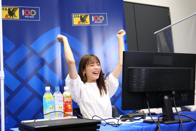 元日本代表FWと人気No.1お天気キャスターがサッカーe日本代表と競演!(1)貴島明日香さん「ゲームという切り口からサッカーの楽しさを感じた」の画像
