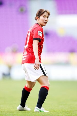  ｢エプロン似合う〜｣三菱重工浦和レッズレディース・遠藤優が「エプロン姿＆6品の野菜料理」を公開！ 地元産野菜を採り入れ、次節・広島戦へ！の画像