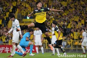 奏功した日本代表FWの投入タイミング！｢誰も、何もあきらめることなく、信じてプレーしてくれた｣柏ロドリゲス監督が誇った日立台での“歴史的”逆転勝利【柏レイソルvs川崎フロンターレ】激闘PHOTOギャラリーの画像