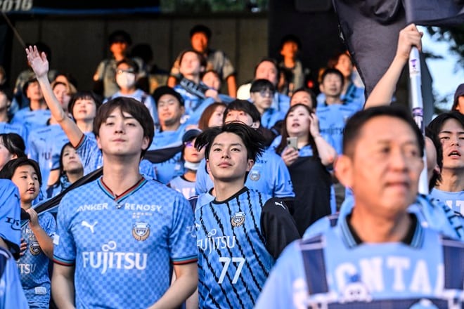 【サポーターアルバム】平日ナイターの試合前から駆け付けた川崎フロンターレのサポーター写真84枚！ 夕日に照らされながらの等々力ショット「川崎フロンターレー横浜FC」の画像019